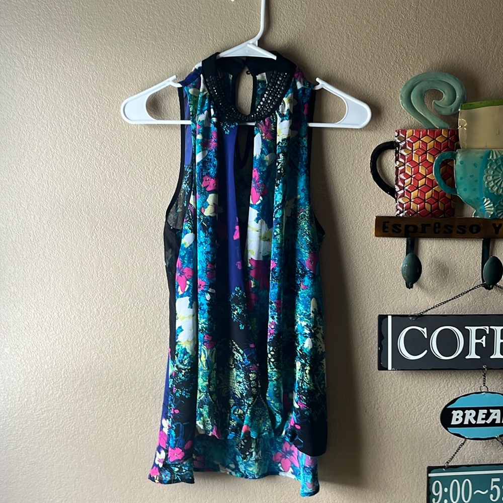 Women’s sleeveless top